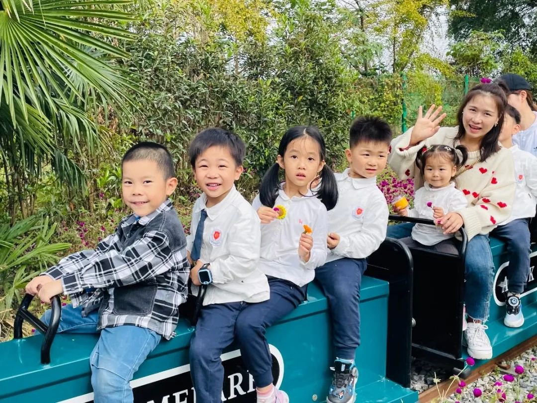 圣地雅歌幼儿园|不负好时光，相约趣探秋
