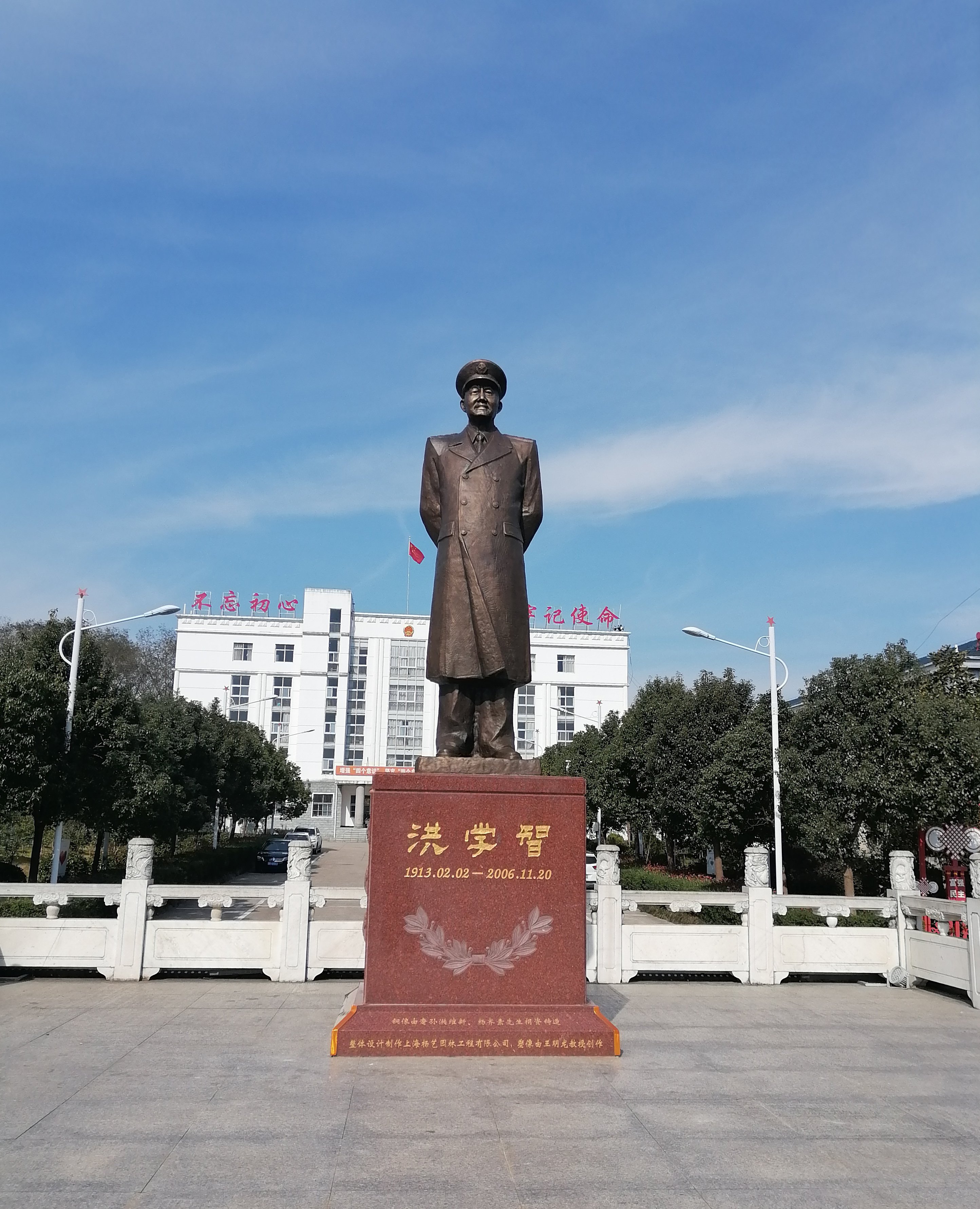 墓园铜韵，不朽的人文影象